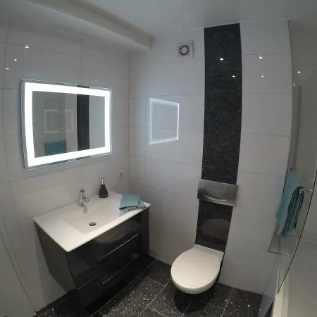 Hecker Apartment *